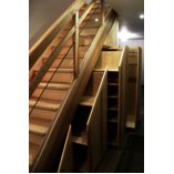 Aménagement de placards sous escalier.